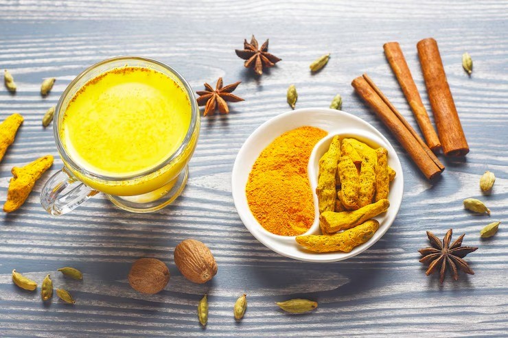 bahaya kunyit berlebihan, jamu kunyit batu ginjal, oksalat dalam kunyit, dosis aman kunyit, manfaat kunyit, tips minum jamu, ibu muda sehat, minuman tradisional aman